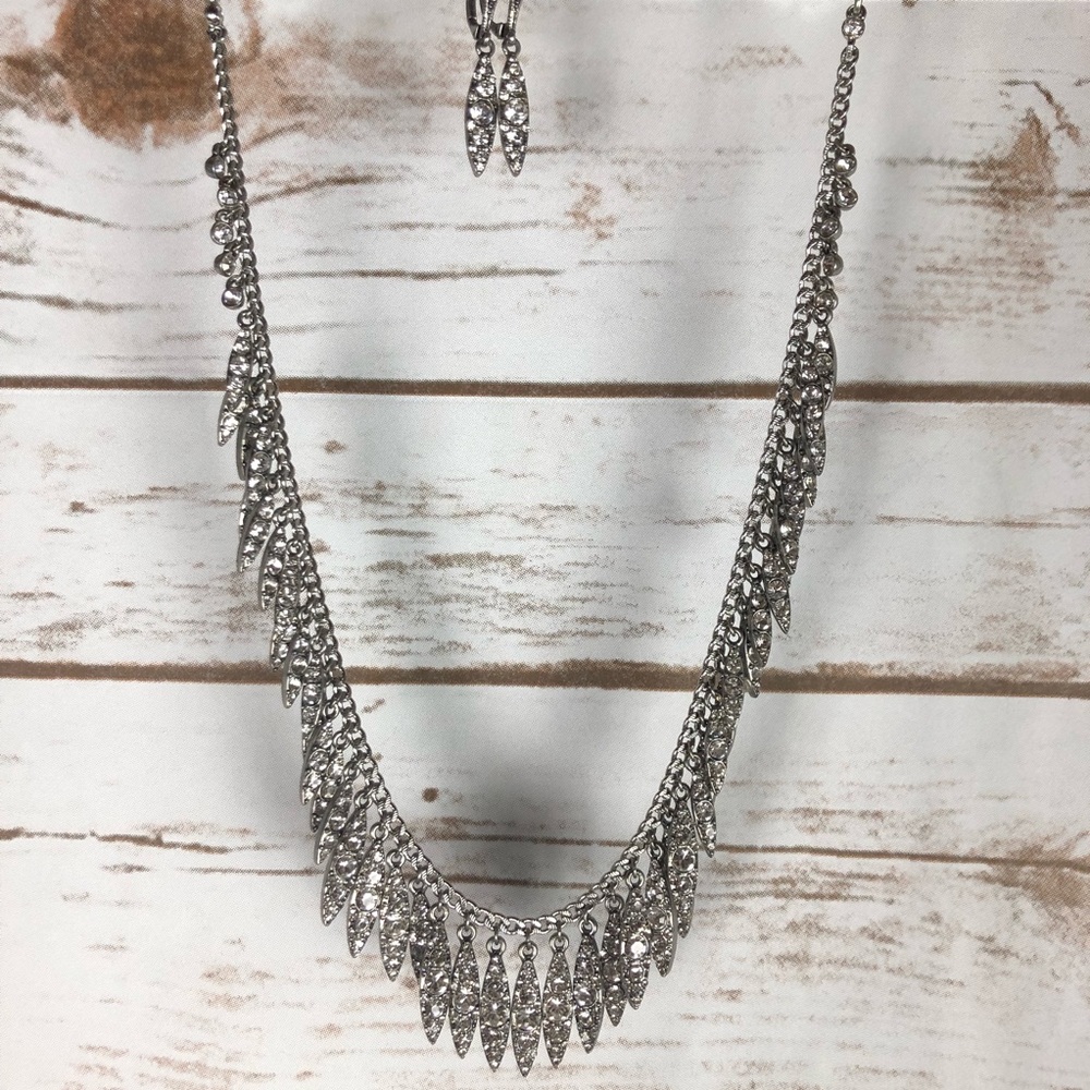 Chloe + Isabel Lumiere Necklace & Earrings!